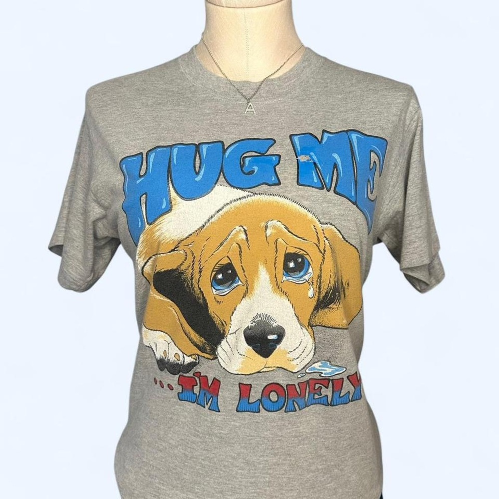 Hug Me I’m Lonely Dog Graphic Tee Woman’s M